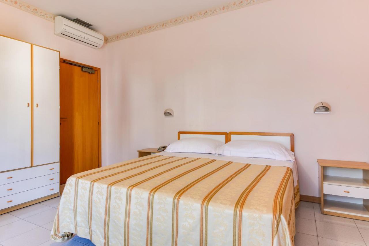 โฮเต็ล ซอริโซ Hotel ริมินี ภายนอก รูปภาพ