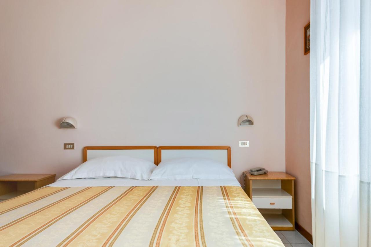 โฮเต็ล ซอริโซ Hotel ริมินี ภายนอก รูปภาพ